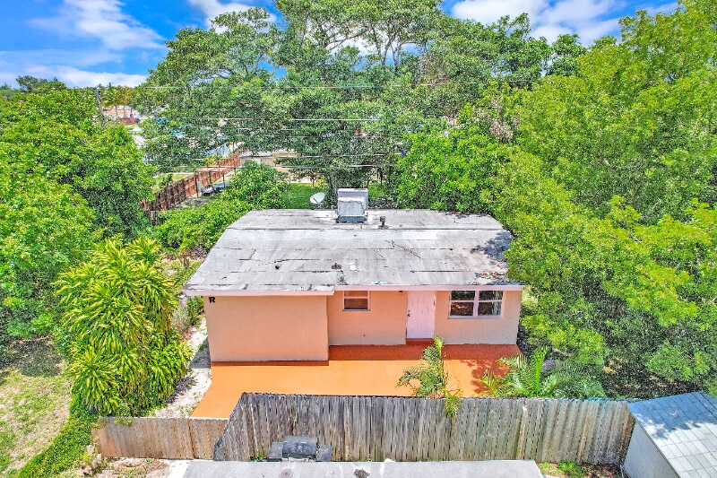 Building Photo - 2435 Plunkett St