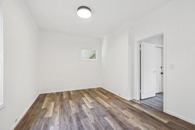 Building Photo - 1033 Central Ave