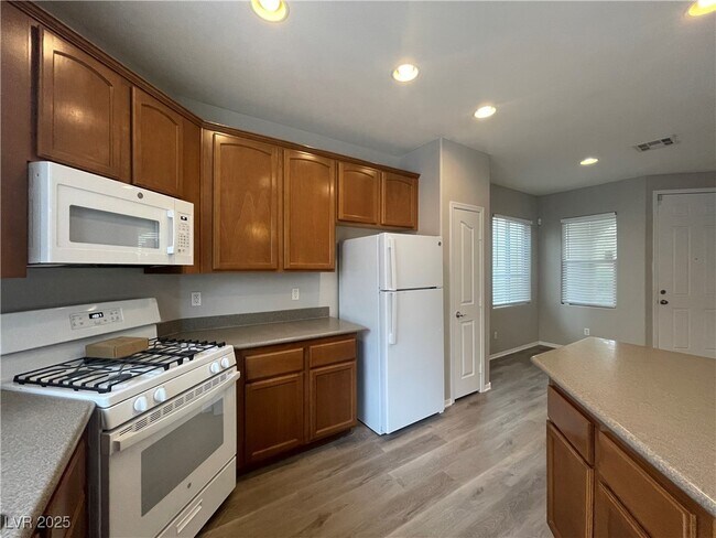 Building Photo - 9791 Pan Falls St