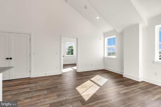 Building Photo - 7037 Ridge Ave
