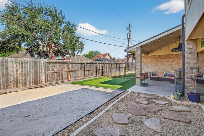 Building Photo - 5410 Fox Run Dr