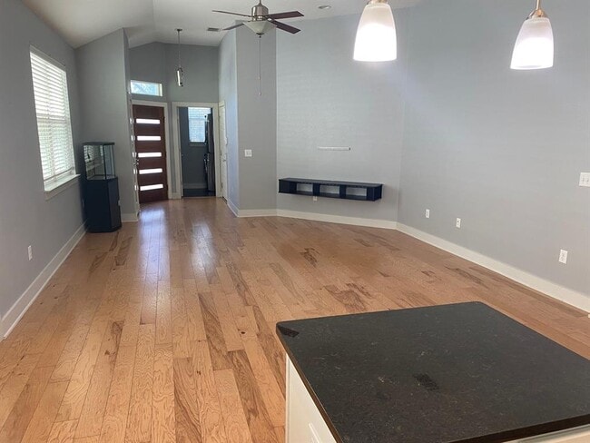 Building Photo - 7205 Tybalt St