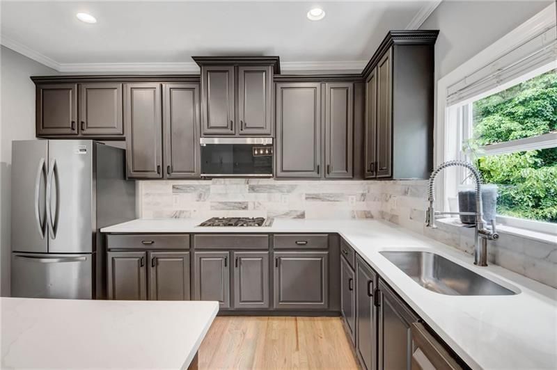 Building Photo - 3355 E Gate Dr