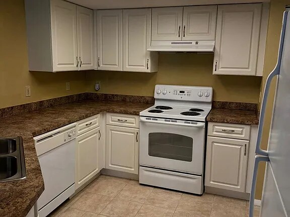 Building Photo - 3170 Seasons Way