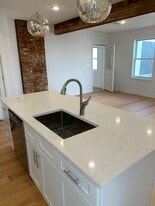 Building Photo - 809 Main St