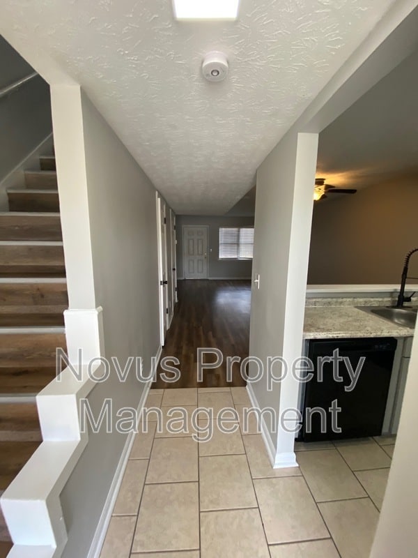 Building Photo - 619 South St