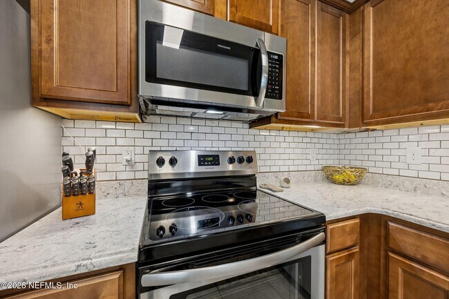 Building Photo - 470 Servia Dr