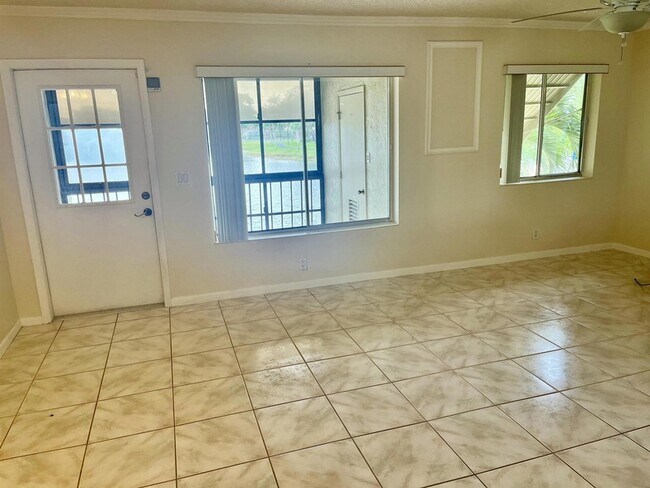 Building Photo - 536 Shady Pine Way