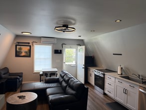 Building Photo - Modern Detached (ADU) Efficiency Apartment