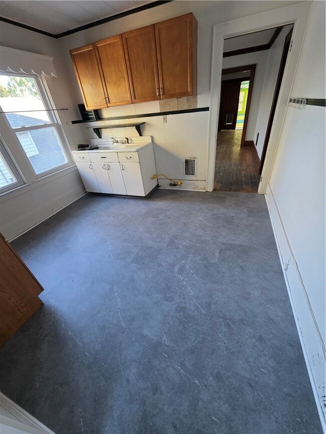 Building Photo - 218 Congress Ave