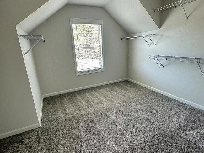 Building Photo - 1850 Silver Crst Wy