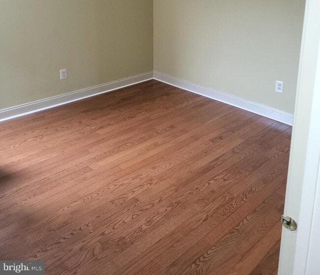 Building Photo - 185 Daylesford Blvd