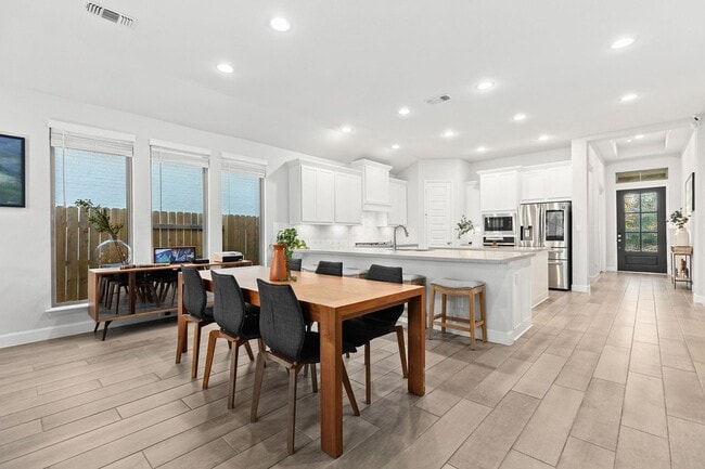 Building Photo - 1909 Sir Nathaniel Ln