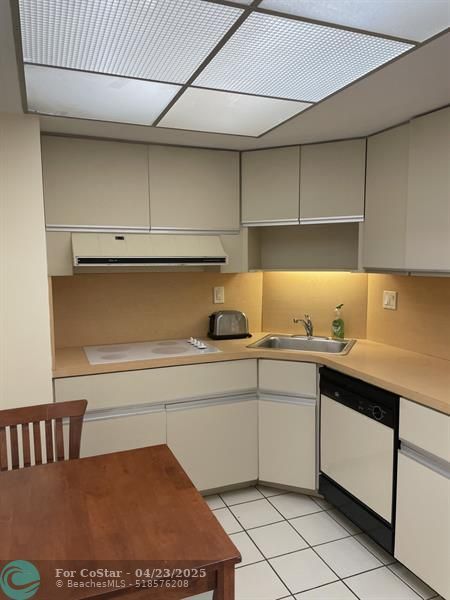 Building Photo - 3800 Galt Ocean Dr