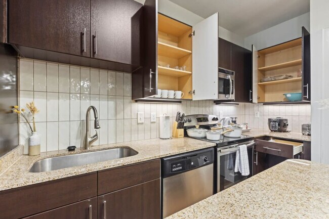 Building Photo - 5250 Town and Country Blvd