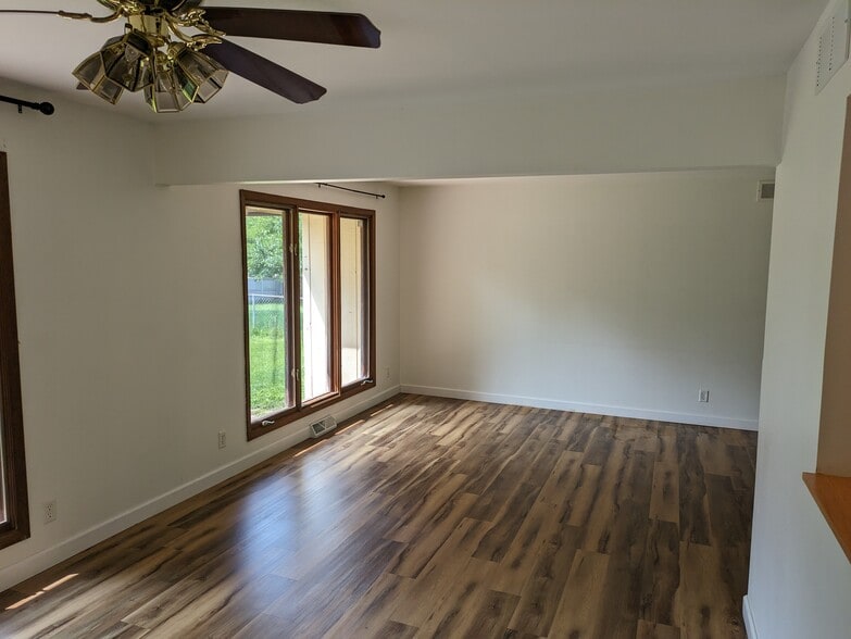 LR view from dining room - 2906 Southbridge Rd