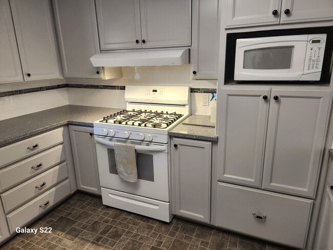 Building Photo - Charming 2-bedroom, 2- bathroom, mobile ho...
