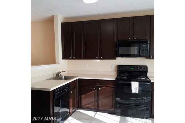 Building Photo - Charming 3-Bedroom Townhome in Glen Burnie...