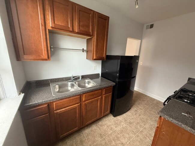 Building Photo - 2004 W Jarvis Ave