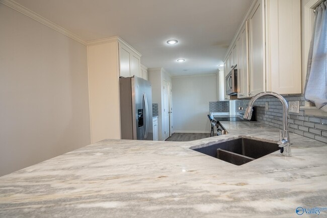 Building Photo - 205 High Rd