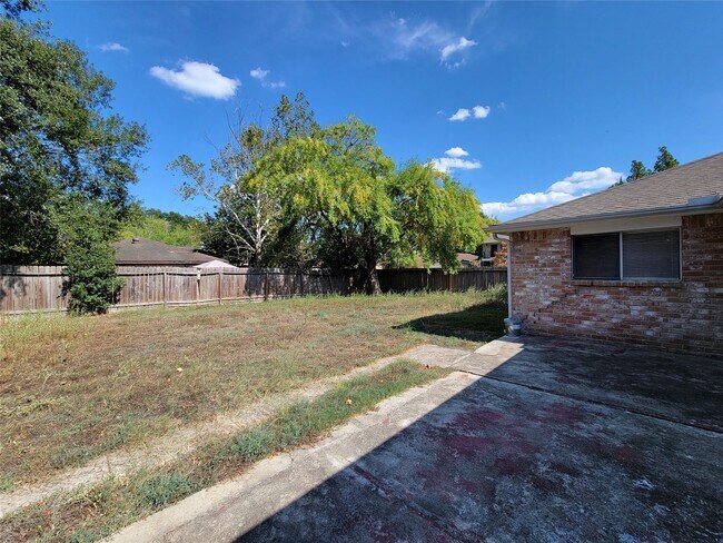 Building Photo - 18402 Tall Cypress Dr