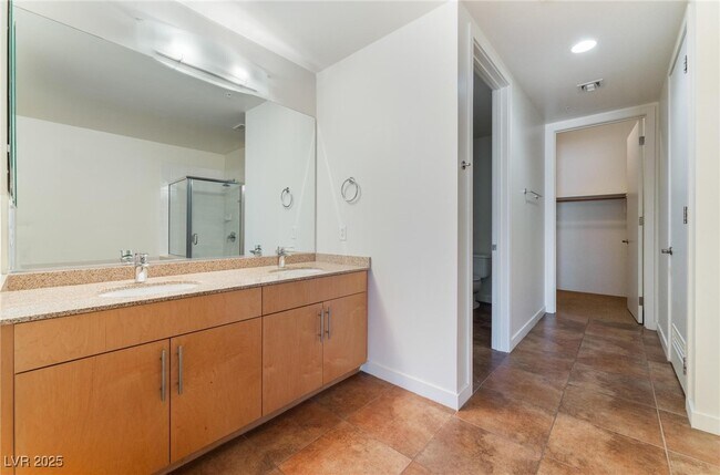 Building Photo - 353 E Bonneville Ave