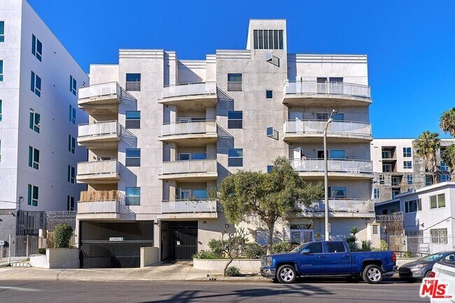 Building Photo - 1025 Dewey Ave