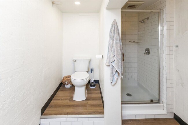 Building Photo - 547 W Main St