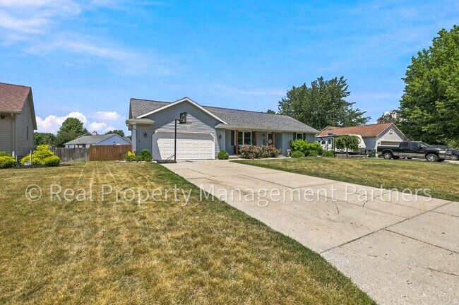 Building Photo - Updated 3-Bed Home with 2-Car Garage and Fenced in Yard on .23+ Acres, Near GVSU