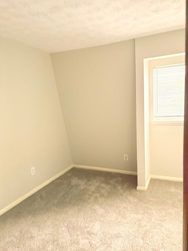 Building Photo - Beautiful 2BR 1BA Home w/ A/C • Driveway Parking in Gahanna