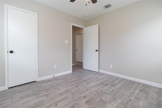 Building Photo - 9603 Seeker St