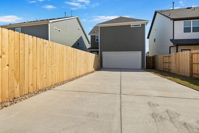 Building Photo - 104 Woodrow Ln