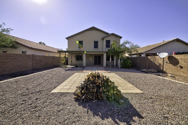 Building Photo - BEAUTIFUL 4 BED 2.5 BATH, OVER 2300SQFT., ...