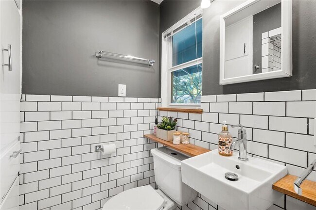 Building Photo - 1611 Ashberry Dr