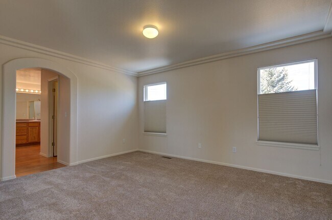 Building Photo - Beautiful clean home ready to move in on 08/05/2026 but not before!