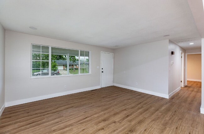 Building Photo - 722 Castro Ln