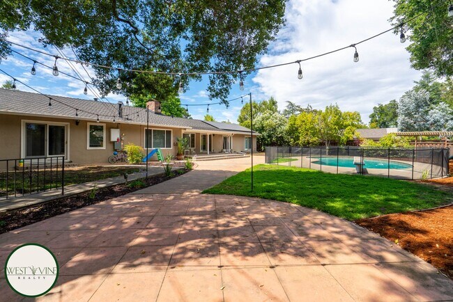 Building Photo - Gorgeous Four Bedroom Home | Expansive Backyard | Swimming Pool