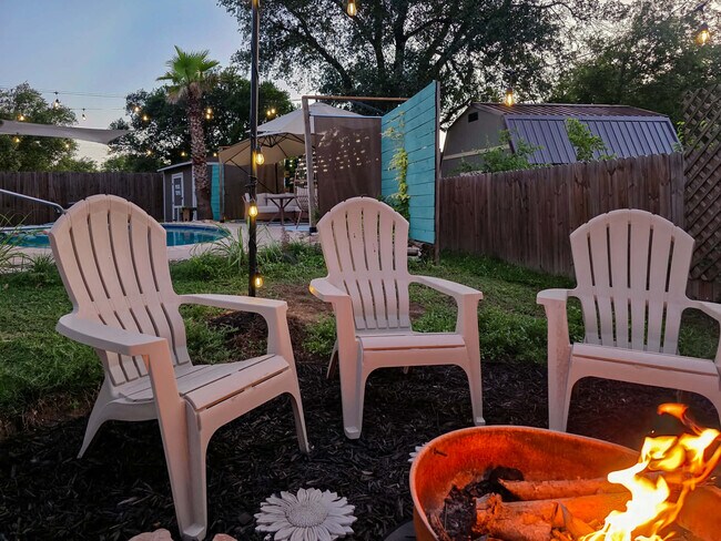 Building Photo - 4305 Temple Hill