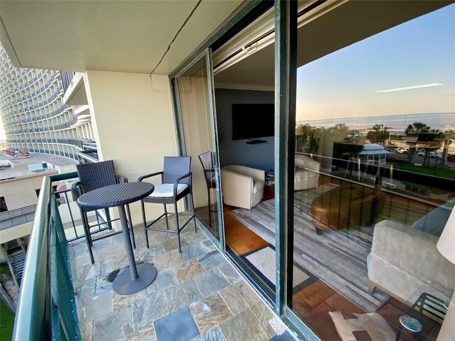 Building Photo - 5220 Seawall Blvd