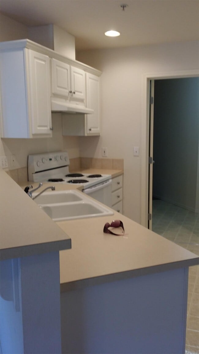 Building Photo - 1656 Kennedy Pl