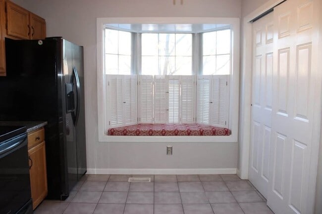 Building Photo - 433 Ellis Ln