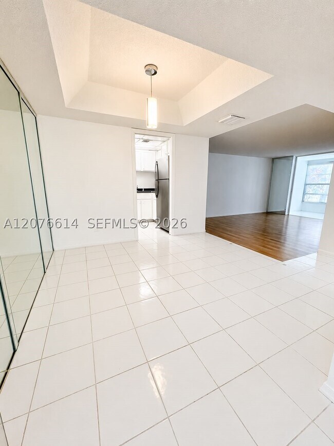 Building Photo - 3660 Inverrary Dr