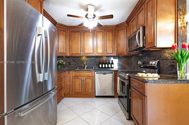 Building Photo - 3049 Wolverton C
