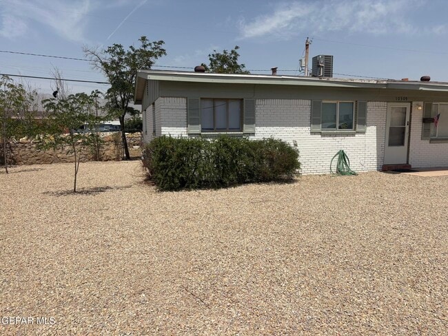 Building Photo - 10309 Shoshone St