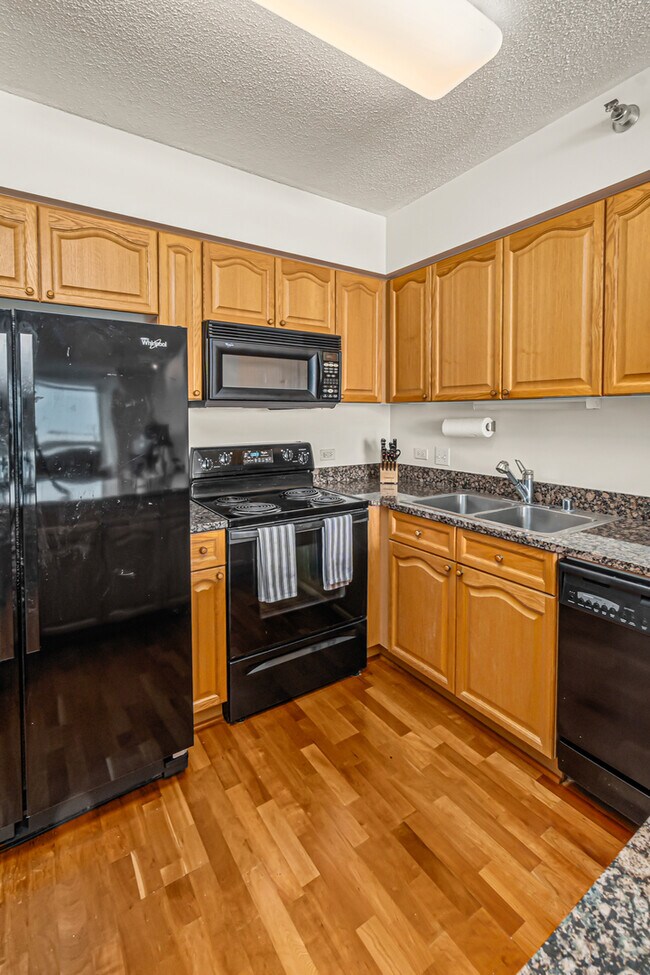 Building Photo - 512 N McClurg Ct