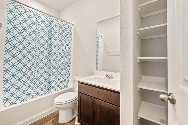 Building Photo - 204 Lily Pond Trl