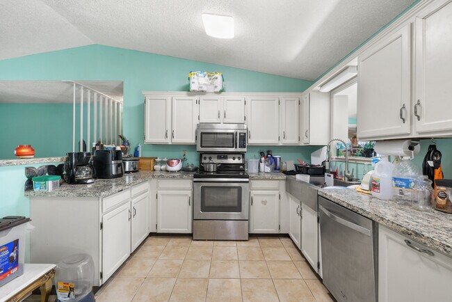 Building Photo - 2380 Middleton Ct