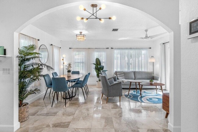 Building Photo - 1911 Parker Ave