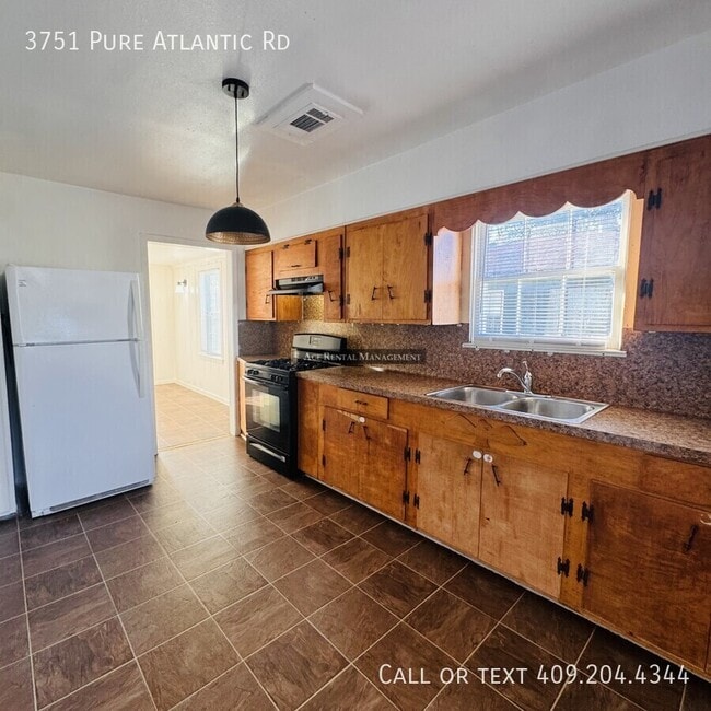 Building Photo - 3751 Pure Atlantic Rd