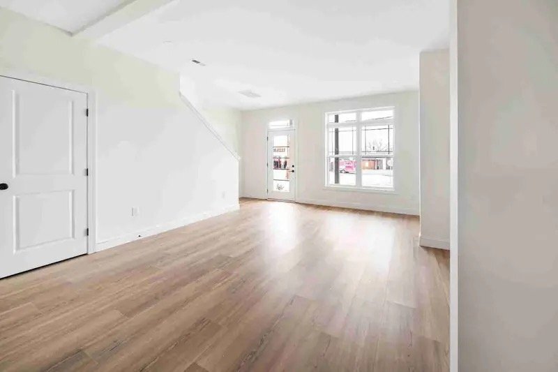 Building Photo - 395 Church St N